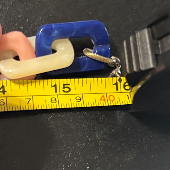 Colorful Resin Chain Link Necklace - Picture 8 of 11